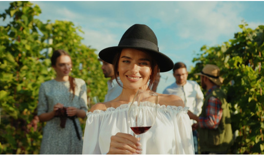 international-tourists-are-you-looking-for-the-best-wine-tour-from-melbourne-a-fun-unforgettable-day-out-with-tee-pee-tours