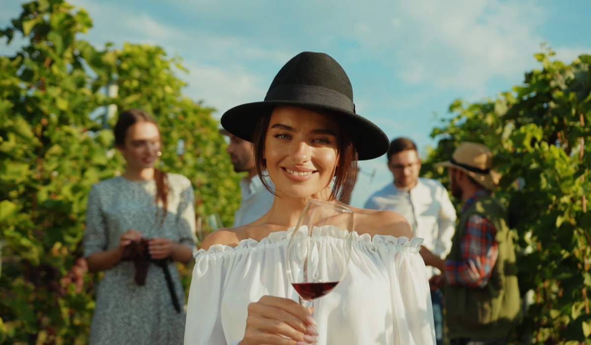 international-tourists-are-you-looking-for-the-best-wine-tour-from-melbourne-a-fun-unforgettable-day-out-with-tee-pee-tours